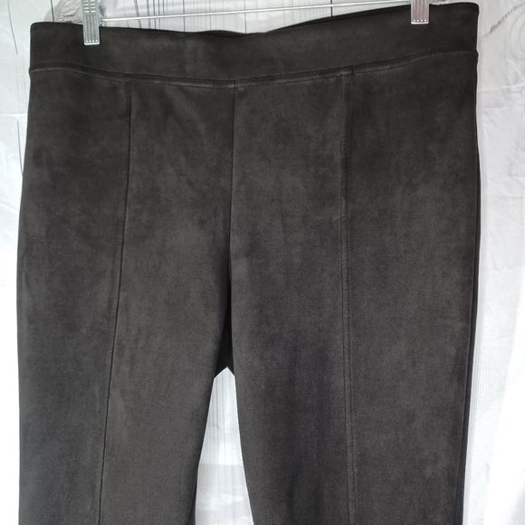 Andrew Marc Women`s Black Mid-Rise Stretch Faux Suede Leggings Front Seams Sz.XL - Picture 5 of 10